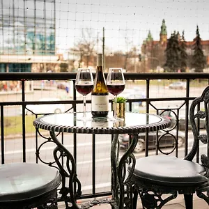 https://luxe-living-castle-view.krakowhotelspoland.com